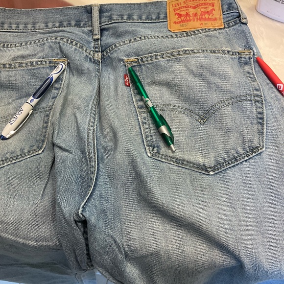 Levi’s 505 Jeans, Men’s 36” x 32”, Well Loved, Well Worn with Prefect Fraying. - Picture 13 of 16
